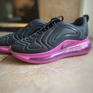 Nike Women's Black and Pink Sneakers